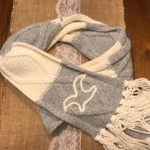 Hollister Knitted Scarf (Apprx 6ft long)